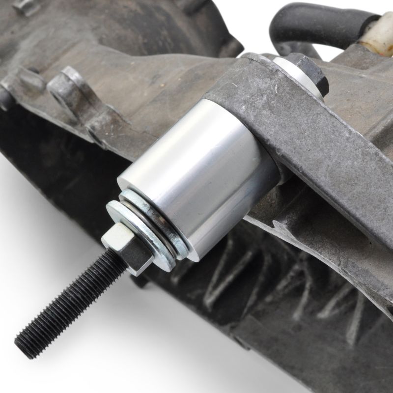 Easyboost puller and assembly for shock absorber silentbloc for MBK