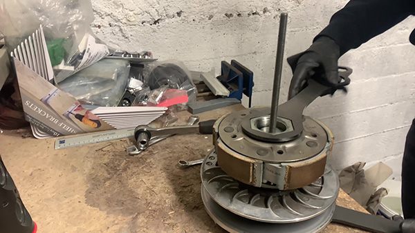 Tightening the clutch nut