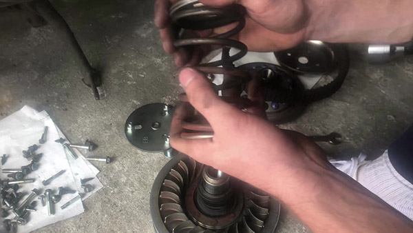 Changing the TMAX thrust spring