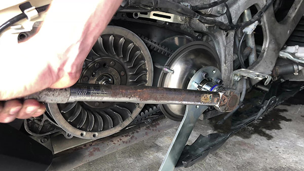 Loosen the drive nut