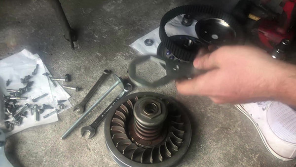 Dismantle the thrust spring