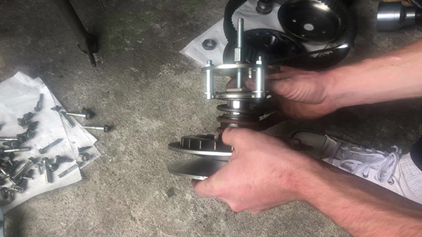 Unscrew the nut of the torque drive