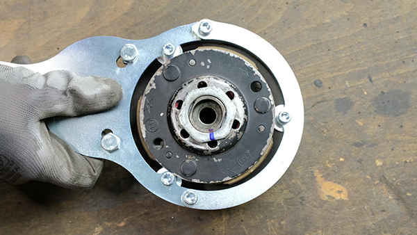 Position the Easyboost 2-in-1 tool