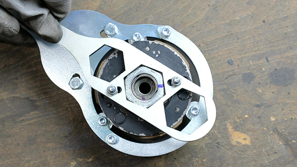 Loosen the clutch nut