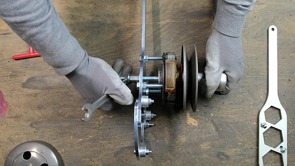 Fitting the Easyboost 2 in 1 spanner