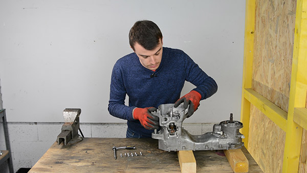 Assembler le carter côté variateur et allumage ensemble