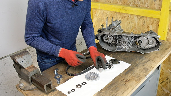 Remonter le variateur avec le canon, les galets, la joue fixe, la calotte