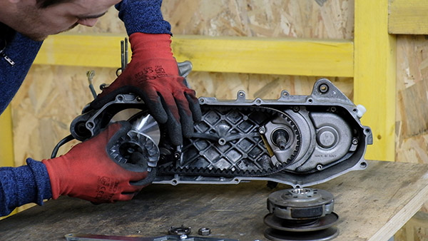 Retirer la joue fixe et le variateur