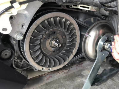 How to dismantle or change a variator, clutch, belt, rollers on TMAX?
